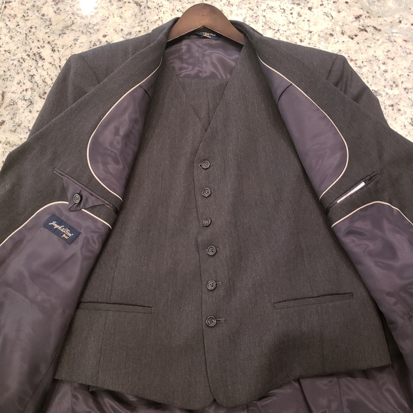 Joseph & Feiss Gold - Picture 15 of 15